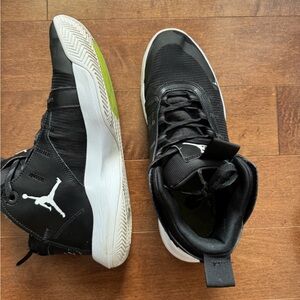 Men Jordan shoes size 12 worn 2 times (missing inside sole)